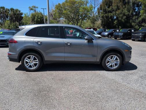 Meteor Gray Metallic 2016 Porsche Cayenne Cayenne