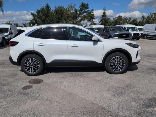 2026 Ford Escape PHEV SE