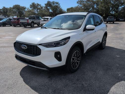 2026 Ford Escape PHEV SE