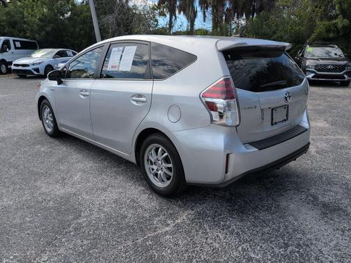 2015 Toyota Prius v Five
