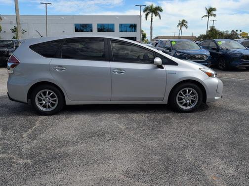 2015 Toyota Prius v Five