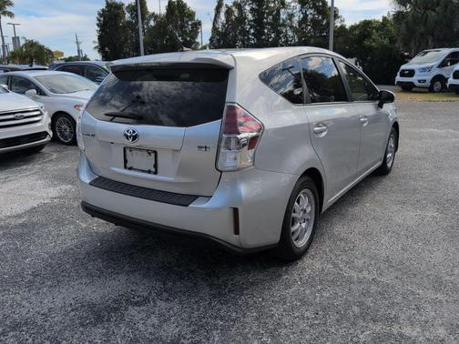 2015 Toyota Prius v Five