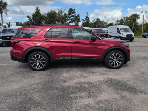 2025 Ford Explorer ST-Line