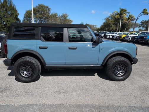 2022 Ford Bronco Black Diamond