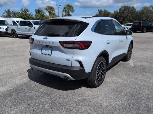 2026 Ford Escape PHEV SE