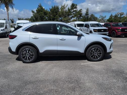 2026 Ford Escape PHEV SE