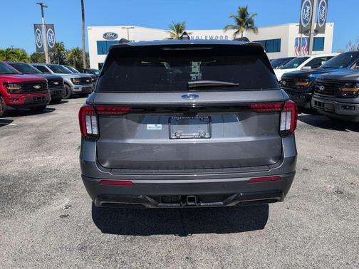 2025 Ford Explorer ST-Line