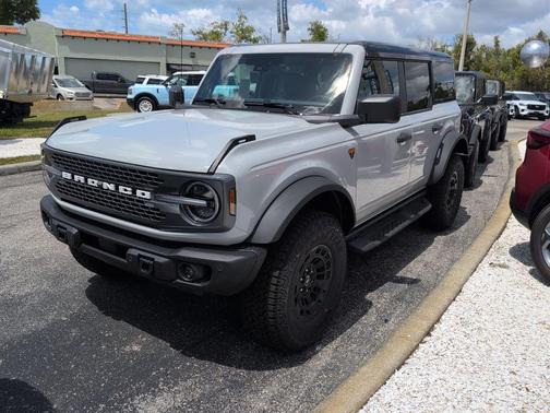 AVALANCHE GRAY 2026 Ford Bronco Badlands
