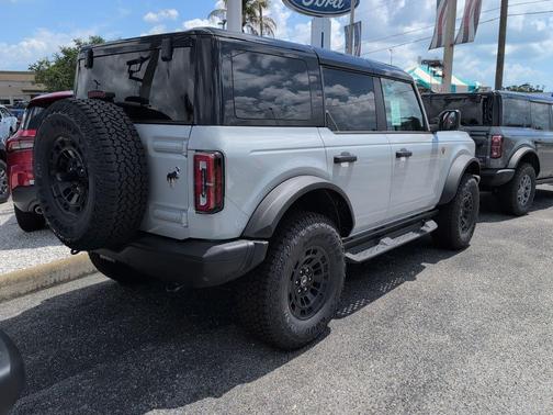 AVALANCHE GRAY 2026 Ford Bronco Badlands