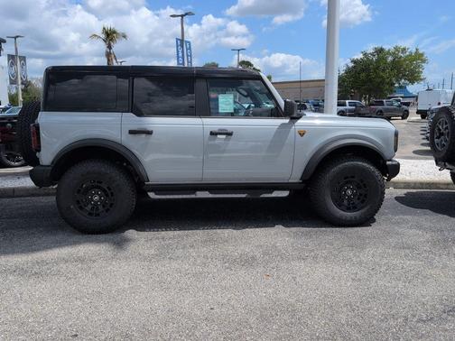 AVALANCHE GRAY 2026 Ford Bronco Badlands