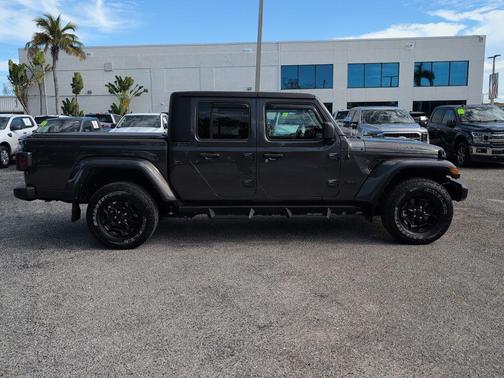 2022 Jeep Gladiator Willys