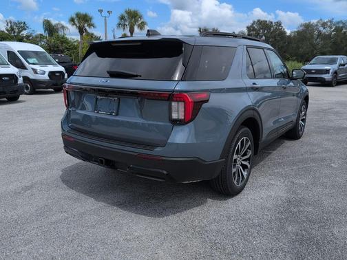 2025 Ford Explorer ST-Line