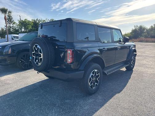 Shadow Black 2026 Ford Bronco Outer Banks