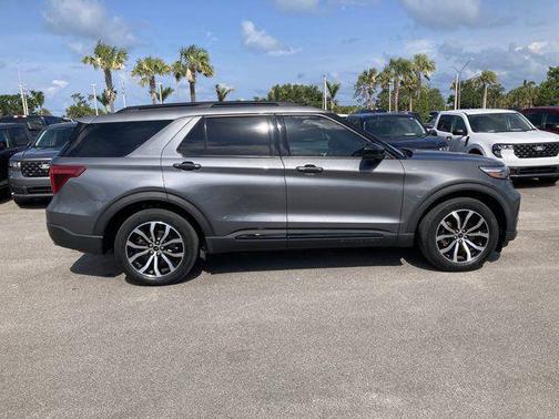 2022 Ford Explorer ST-Line