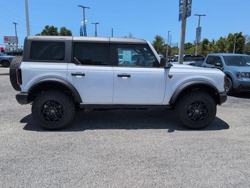 OXFORD WHITE 2026 Ford Bronco Badlands