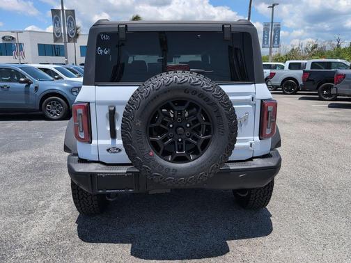 OXFORD WHITE 2026 Ford Bronco Badlands