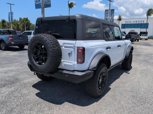 OXFORD WHITE 2026 Ford Bronco Badlands