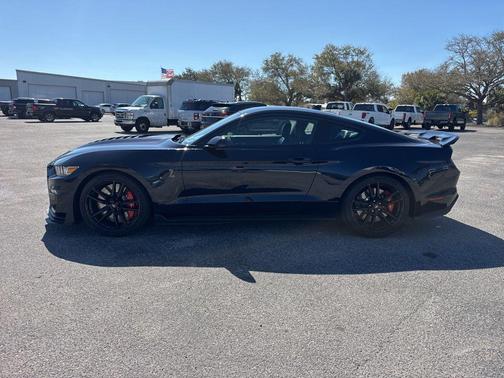 2021 Ford Shelby GT500 Base