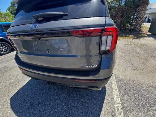 CARBONIZED GRAY METALLIC 2025 Ford Explorer ST-Line