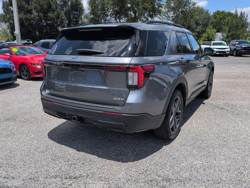 CARBONIZED GRAY METALLIC 2025 Ford Explorer ST-Line