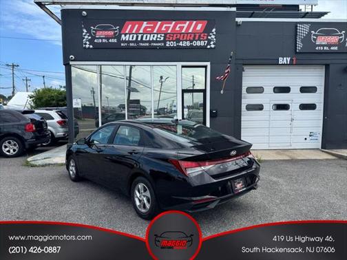 2022 Hyundai ELANTRA SE