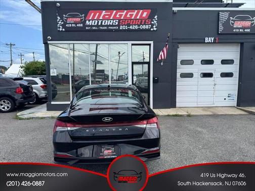 2022 Hyundai ELANTRA SE