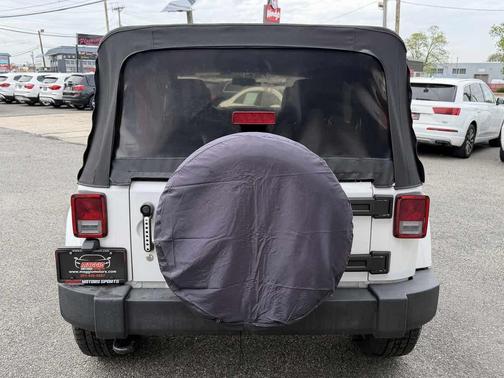 Bright White Clearcoat 2016 Jeep Wrangler Unlimited Sport