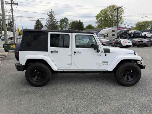 Bright White Clearcoat 2016 Jeep Wrangler Unlimited Sport