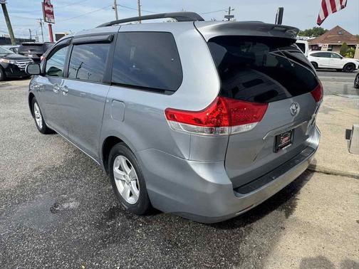 2014 Toyota Sienna LE