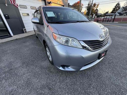 2014 Toyota Sienna LE