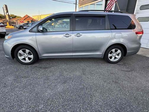 2014 Toyota Sienna LE