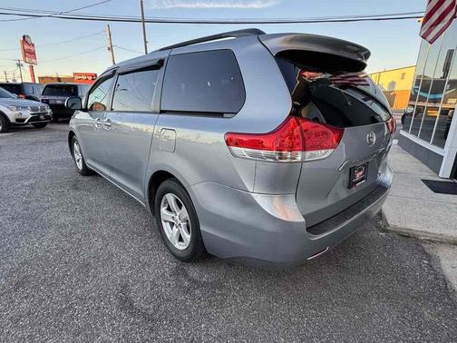 2014 Toyota Sienna LE
