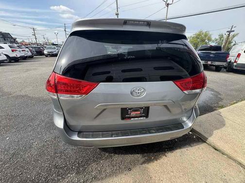 2014 Toyota Sienna LE