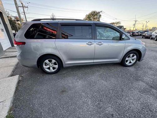 2014 Toyota Sienna LE
