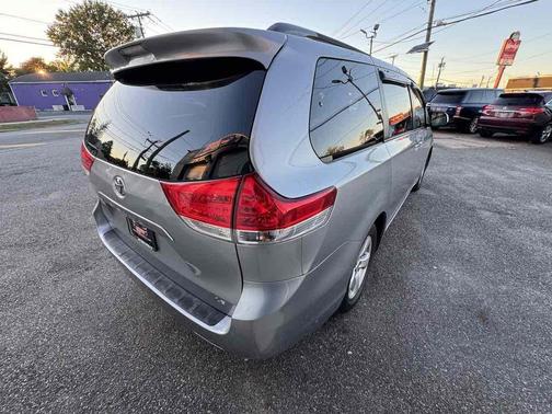 2014 Toyota Sienna LE