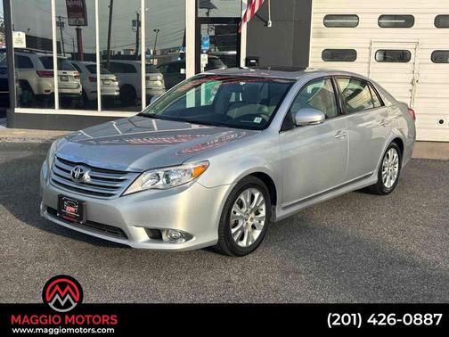 Classic Silver Metallic 2011 Toyota Avalon Limited