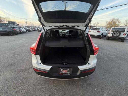 2022 Volvo XC40 Momentum