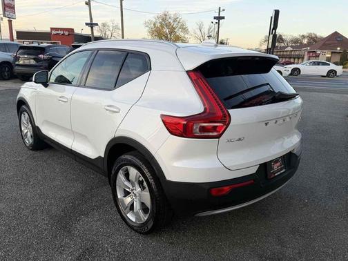 2022 Volvo XC40 Momentum