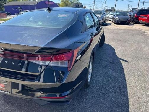 2022 Hyundai ELANTRA SE