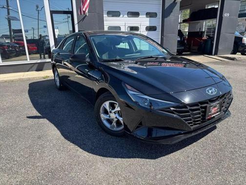 2022 Hyundai ELANTRA SE