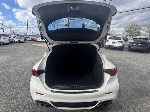 2017 INFINITI QX30 Sport