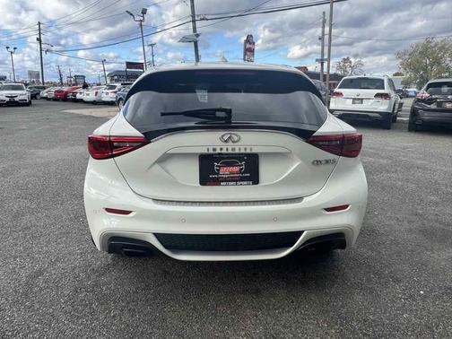 2017 INFINITI QX30 Sport