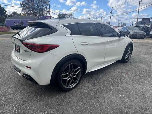 2017 INFINITI QX30 Sport