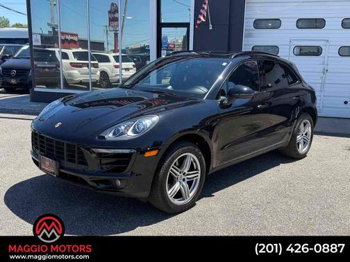 Jet Black Metallic 2018 Porsche Macan Macan