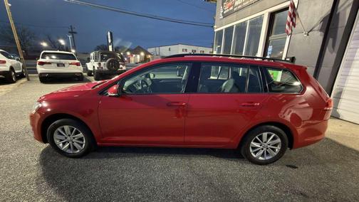 2016 Volkswagen Golf SportWagen TSI S 4-Door