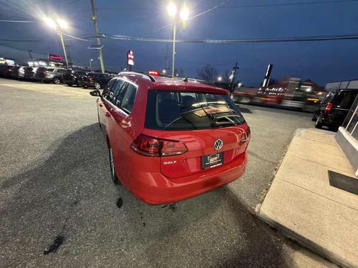 2016 Volkswagen Golf SportWagen TSI S 4-Door