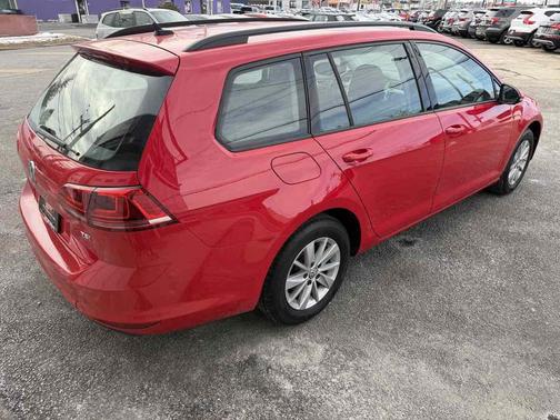 2016 Volkswagen Golf SportWagen TSI S 4-Door