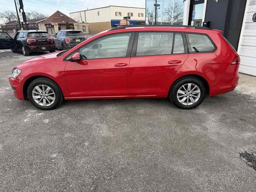 2016 Volkswagen Golf SportWagen TSI S 4-Door