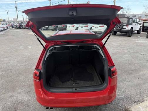 2016 Volkswagen Golf SportWagen TSI S 4-Door