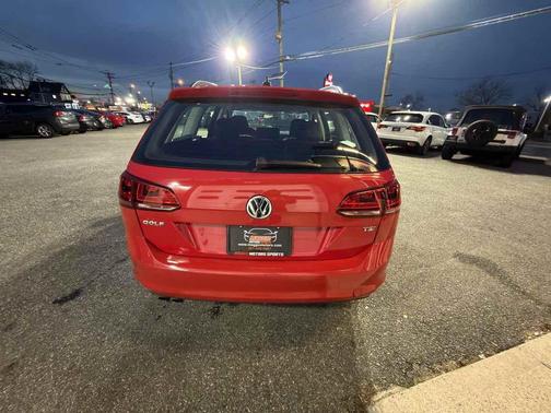 2016 Volkswagen Golf SportWagen TSI S 4-Door